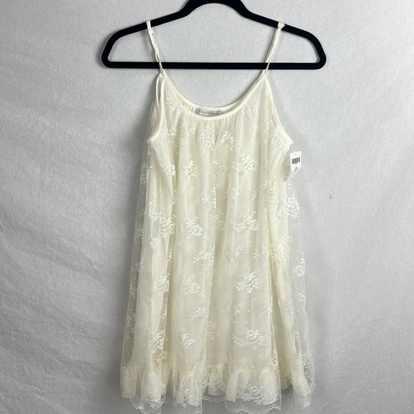 Flora Nikrooz Other - Flora White lace slip. Size M